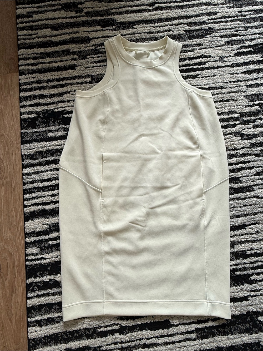 Lululemon Softstream back in action lemon sorbet dress, new but no tags size 8
